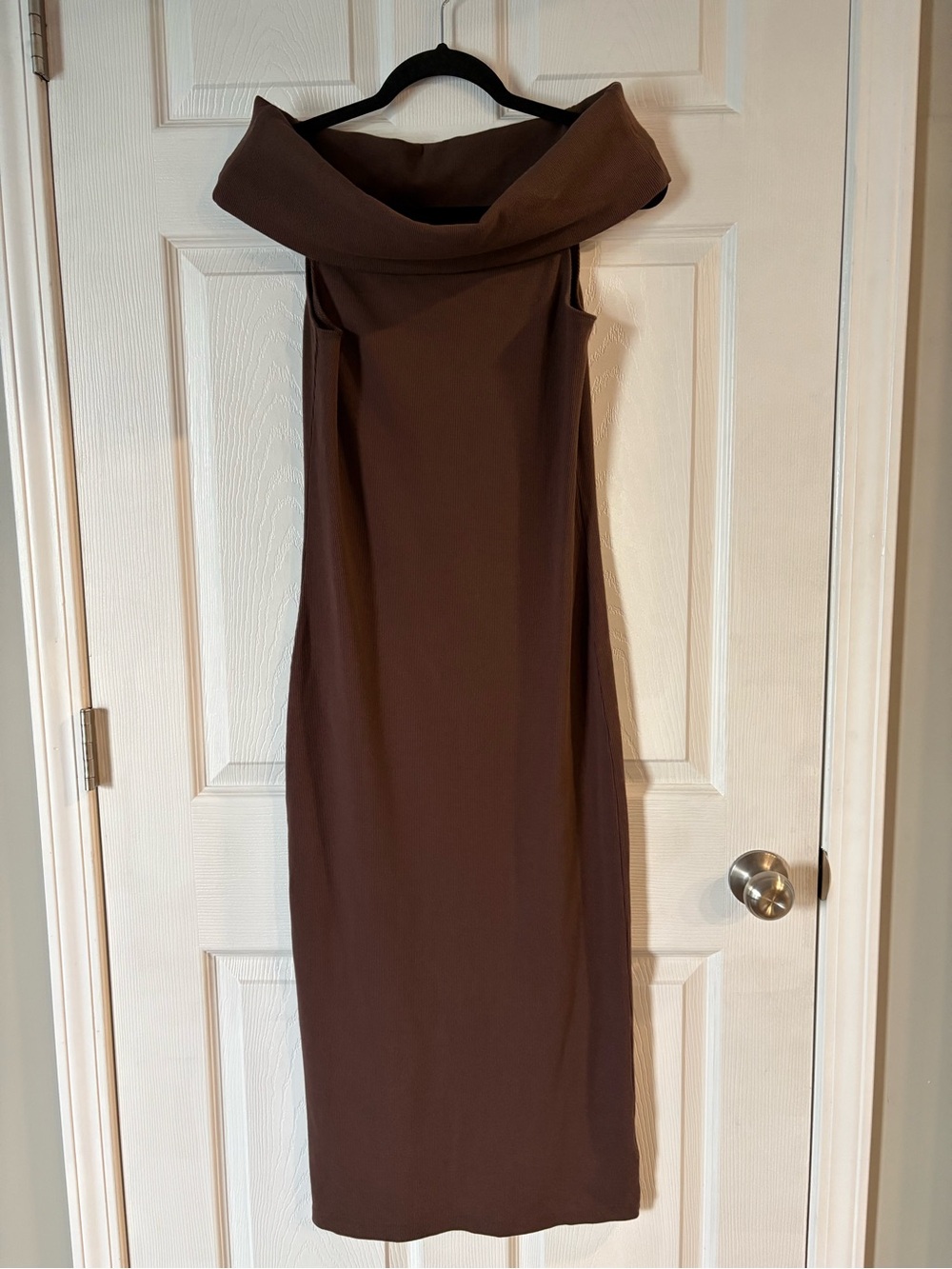 New with Tag The Drop Off-Shoulder Long Brown Ribbed Dress Size Medium